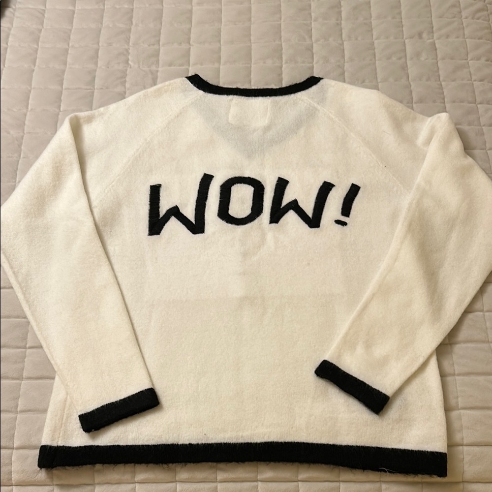 Just Madison V-neck “WOW” Sweater Super Soft NWT $90 Small Black & Off White